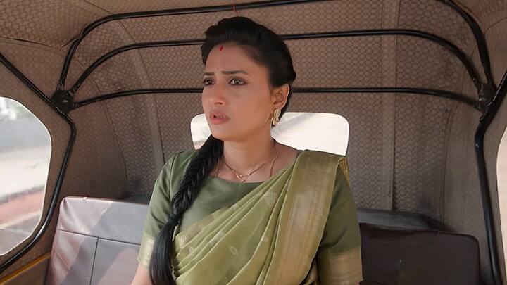 మామ మహదేవయ్య బారి నుంచి తన భర్తను కాపాడుకునేందుకు విశ్వప్రయత్నాలు చేస్తోంది. అందులో భాగంగానే MLA గా పోటీకి దిగింది. మహదేవయ్యతో ఢీ అంటే ఢీ అంటోంది. ఇన్ డైరెక్ట్ గా క్రిష్ సపోర్ట్ చేస్తున్నాడు...