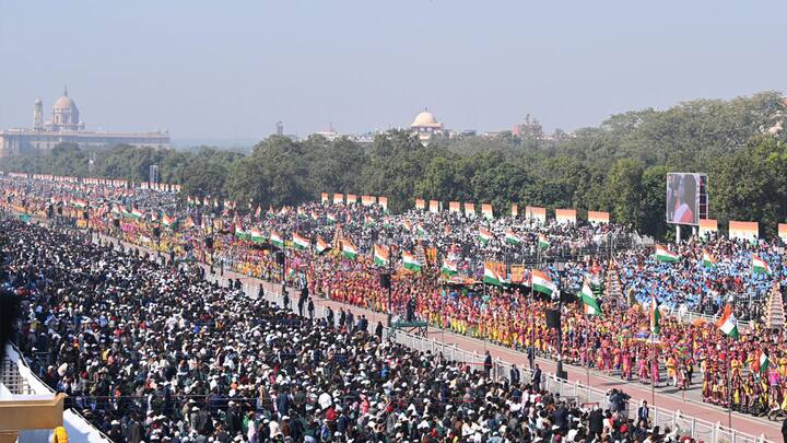 76वें गणतंत्र दिवस पर कर्तव्य पथ पर भारत की सैन्य ताकत, सांस्कृतिक धरोहर और आत्मनिर्भरता का भव्य प्रदर्शन हुआ.