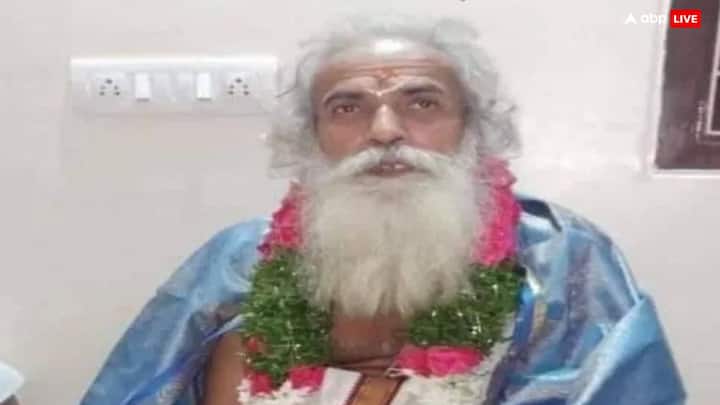 गणेश्वर शास्त्री द्रविड़ के पिता का नाम राजराजेश्वर शास्त्री द्रविड़ था, जिन्हें पंडितराज की उपाधि प्राप्ति थी.