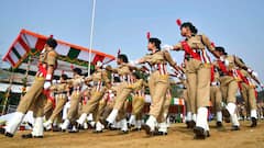 Republic Day 2025: আকাশপথে পুষ্পবৃষ্টি বায়ুসেনার MI-17 কপ্টারের, দেশজুড়ে পালিত হচ্ছে ৭৬তম প্রজাতন্ত্র দিবস