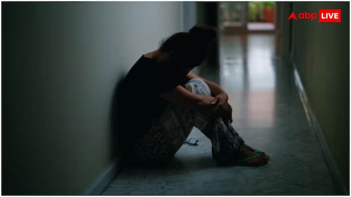 उत्तराखंड में समान नागरिक संहिता (Uniform Civil Code) लागू हो गया है. मुख्यमंत्री पुष्कर सिंह धामी ने इसकी घोषणा की. इसके बाद उत्तराखंड देश का पहला राज्य बन गया है, जहां UCC लागू कर दिया गया है.