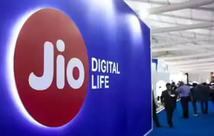 Reliance Jio ਦੇ ਗਾਹਕਾਂ ਲਈ ਖੁਸ਼ਖਬਰੀ ਹੈ, Jio ਨੇ 1748 ਰੁਪਏ ਦੀ ਕੀਮਤ ਵਾਲਾ ਇੱਕ ਨਵਾਂ ਪ੍ਰੀਪੇਡ ਪਲਾਨ ਲਾਂਚ ਕੀਤਾ ਹੈ। ਜੀਓ ਨੇ 1748 ਰੁਪਏ ਦੀ ਕੀਮਤ ਵਾਲਾ ਇੱਕ ਨਵਾਂ ਪ੍ਰੀਪੇਡ ਪਲਾਨ ਲਾਂਚ ਕੀਤਾ ਹੈ ਜੋ ਕਿ ਪਿਛਲੇ ਪਲਾਨ ਨਾਲੋਂ 210 ਰੁਪਏ ਸਸਤਾ ਹੈ।