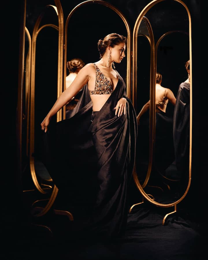 आपल्या लूक आणि स्टाईलने चाहत्यांना वेड लावणारी आलिया भट्टनेही आपल्या स्टाईलने सर्वांचे लक्ष वेधून घेतले.