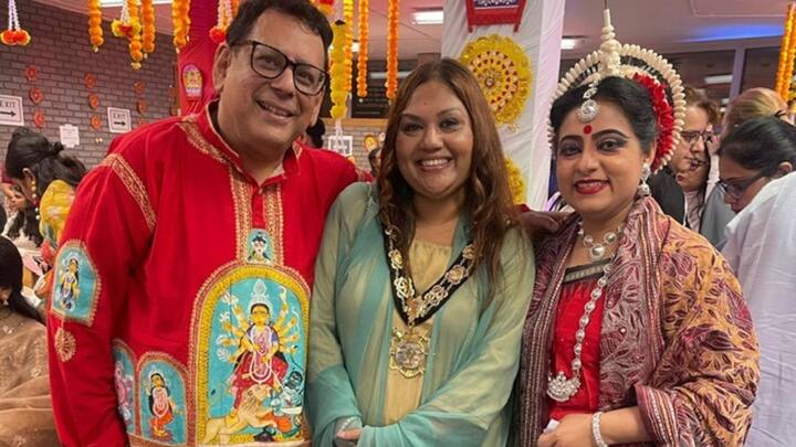 ডোনা আরও বললেন, 'এ নিয়ে তিনবার আমার ফেসবুক হ্যাক করা হল। কেন যে আমাকে নিশানা করা হচ্ছে বুঝছি না।'