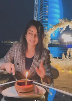 Shehnaaz Gill Birthday: बर्थडे पर बॉस लेडी लुक में नजर आईं शहनाज गिल, समुद्र किनारे केक काटकर मनाया जश्न, देखें तस्वीरें