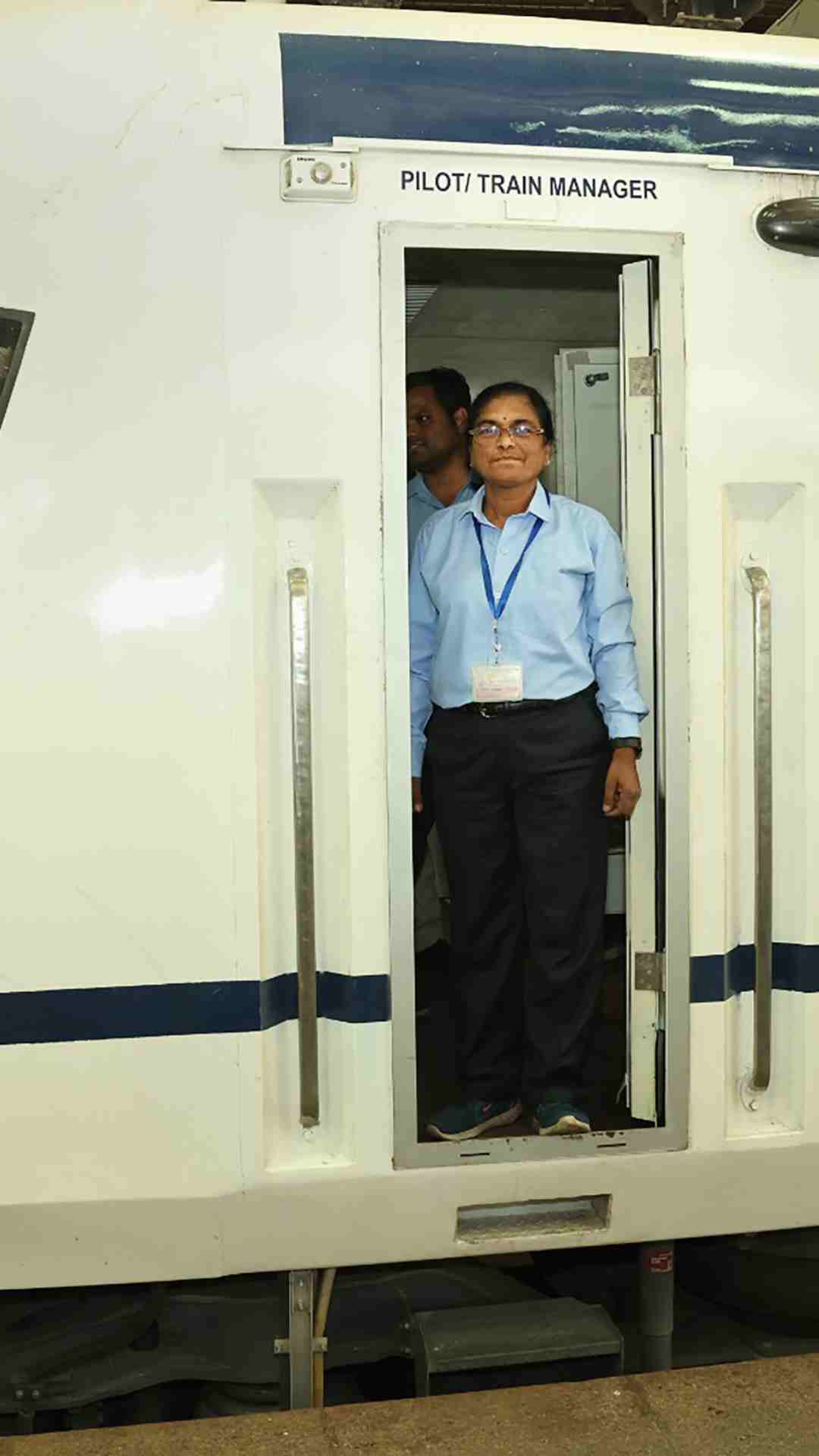 चलिए आज हम आपको बताते हैं कि कितनी होती है लोको पायलट की सैलरी
