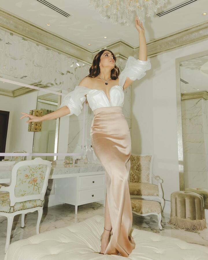 अभिनेत्री शर्वरी वाघ हिने तिच्या दमदार अभिनय कौशल्याच्या जोरावर प्रेक्षकांच्या मनामध्ये खास स्थान निर्माण केलं आहे.