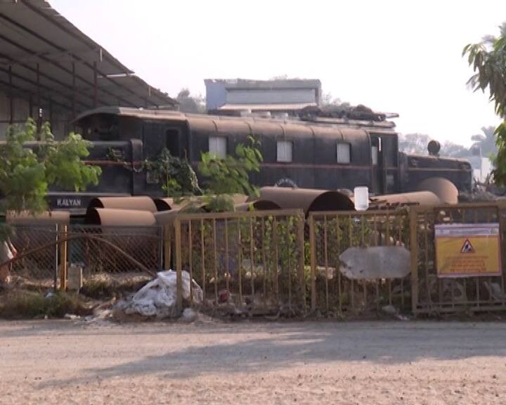 सी एस एम टी पुनर्विकासाचे काम सुरू होण्यापूर्वी हा ऐतिहासिक ठेवा दुसरीकडे हलवला असता तर आज ही दुर्दशा झाली नसती. सिमेंटमध्ये गाडल्या गेलेल्या हेरिटेज गॅलरीला पाहून रेल्वे प्रवाशांनी दु:ख आणि संतापही व्यक्त केला आहे.