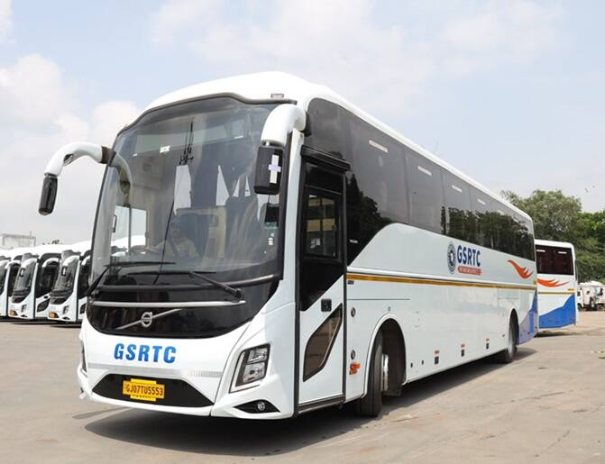 Mahakumbh 2025 News after planes and trains now buses will run from gujarat for kumbh mela ચલો કુંભ ચલે... ગુજરાતીઓને કુંભ જવા સરકાર દોડાવશે એસટી બસ, 8,100 રૂ.માં ત્રણ દિવસ અને ચાર રાત્રિનો પ્રવાસ