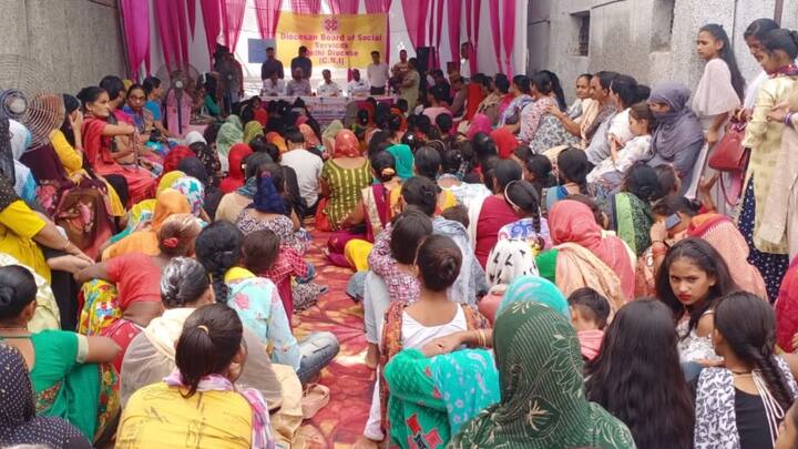 तो वहीं अब योजना में अब एक नया अपडेट आया है. लाभ लेने के लिए महिलाओं के लिए इस दस्तावेज को अनिवार्य रूप से लागू कर दिया गया है. मंईयां सम्मान योजना में प्रदेश की जो भी महिलाएं लाभ ले रहे हैं. अब उनके पास आधार कार्ड होना जरूरी है.