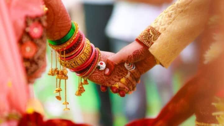 ઉત્તરાખંડ સરકારે આ માટે એક ઓનલાઇન પોર્ટલ શરૂ કર્યું છે. જે લોકો પોતાના લગ્નની નોંધણી કરાવવા માંગે છે, તેઓ સરકારના સત્તાવાર પોર્ટલ ucc.uk.gov.in પર નોંધણી કરાવી શકે છે.
