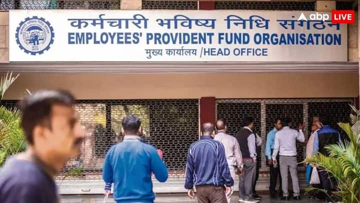 EPF Bank Details Change: पीएफ खाते में अगर गलत बैंक खाता दर्ज है. या फिर बैंक खाते में कोई गलत जानकारी दर्ज है. तो फिर निकासी नहीं हो पाएगी. इस तरह चेंज करें पीएफ खाते में डिटेल्स.