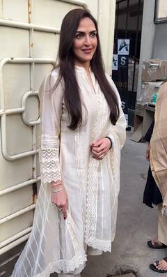 डैशिंग लुक में एयरपोर्ट पर स्पॉट हुए शाहिद कपूर, तो कैजुअल लुक में छाई मलाइका अरोड़ा, देखें तस्वीरें