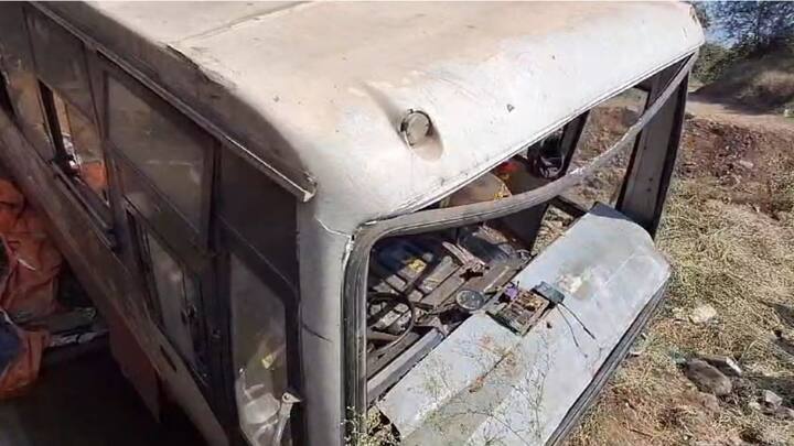 पुणे बेंगलोर राष्ट्रीय महामार्गावर दहिवडी डेपोची दहिवडी जोतिबा एसटी जोतिबाकडे चालली होती.