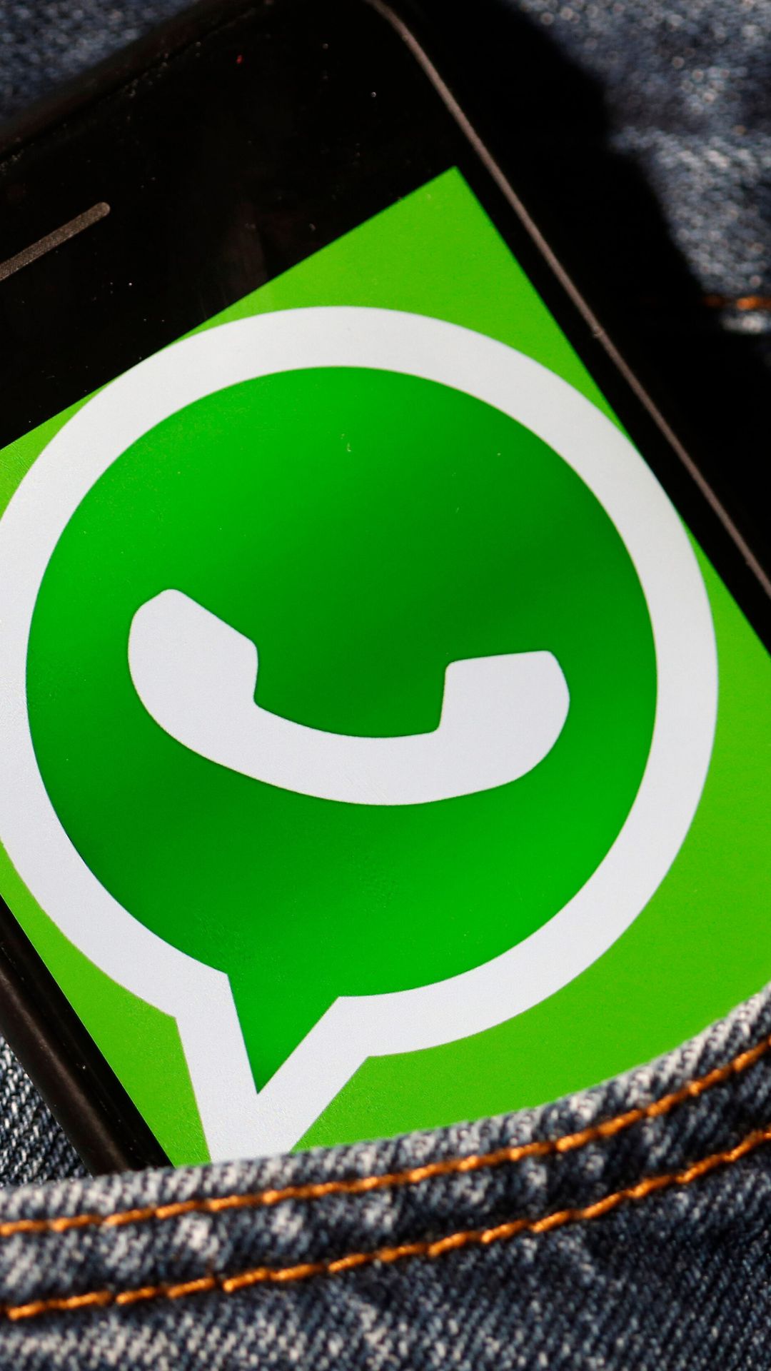 Facebook,Instagramபோன்றவற்றில் இருப்பதுபோல் இந்த புதிய அப்டேட் இருப்பதாக சொல்லப்படுகிறது.
