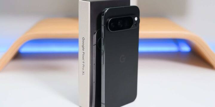 Google Pixel 9 Pro XL कीमत: 1,24,999 रुपये Pixel 9 Pro XL 6.8 इंच OLED डिस्प्ले और Tensor G4 चिप के साथ आता है. इसका कैमरा सेटअप – 50MP मुख्य, 48MP अल्ट्रावाइड और 48MP टेलीफोटो सेंसर – इसे फोटोग्राफी में शानदार बनाता है. 5,060mAh बैटरी और 37W चार्जिंग स्पीड के साथ, यह AI-फोकस्ड यूजर्स के लिए बेहतरीन विकल्प है.