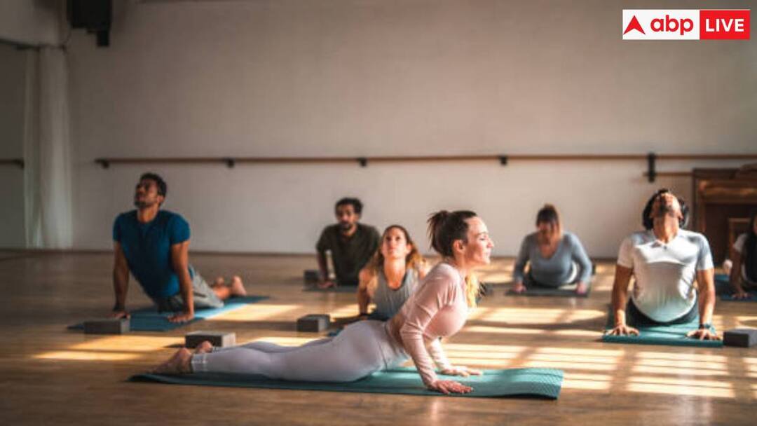 रीढ़ की हड्डी मजबूत करने के ये हैं पांच तरीके, आज से कर दें शुरू तो लंबे समय तक रहेंगे जवान some exercises that can help strengthen your spine and prevent injury रीढ़ की हड्डी मजबूत करने के ये हैं पांच तरीके, आज से कर दें शुरू तो लंबे समय तक रहेंगे जवान