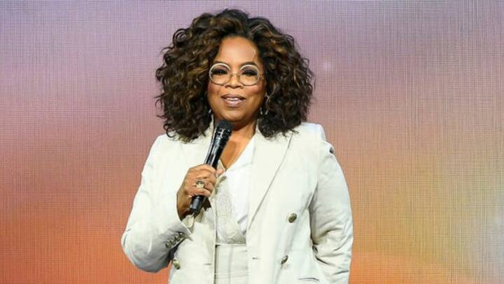 बराक ओबामा नाम ओपरा विनफ्रे के साथ भी जुड़ चुका है. जब ओपरा विनफ्रे राष्ट्रपति चुनाव के दौरान ओबामा के प्रमुख समर्थकों में से एक थीं. हालांकि, बाद में दोनों ने किनारा कर लिया था.