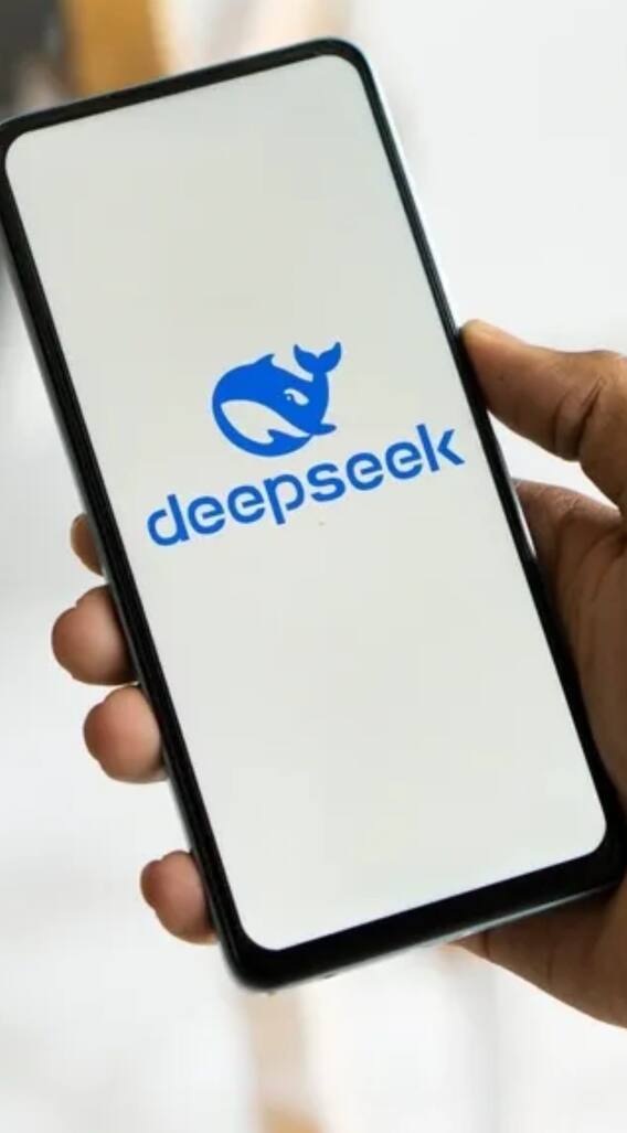 सभी चैटबॉट को पीछे छोड़ रहा DeepSeek! जानें क्यों इसके दीवाने हो रहे लोग