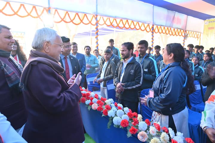 कसबा प्रखंड में कारी-कोसी नदी पर बांध का निर्माण किया जाएगा. इससे लोगों को बाढ़ के खतरे से निजात मिलेगी. काझा-कोठी को पर्यटक स्थल के रूप में मिथिला हाट के तर्ज पर विकसित किया जाएगा.