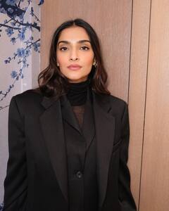 Sonam Kapoor : सोनम कपूरचा मनमोहक अंदाज; पिवळ्या ड्रेसमध्ये दिसतेय खास!