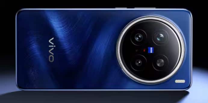 Vivo X200 Pro કિંમત: 94,999 રૂપિયા. Vivo X200 Proમાં 200MP ટેલિફોટો સેન્સર અને Zeiss સાથે ભાગીદારીમાં બનેલો કેમેરા છે. તેમાં 6.78 ઇંચની FHD+ AMOLED ડિસ્પ્લે, MediaTek Dimensity 9400 પ્રોસેસર અને 6000mAh બેટરી છે, જે 90W ચાર્જિંગ સપોર્ટ સાથે આવે છે.