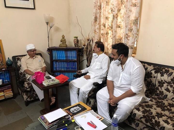 झिशान सिद्दीकी यांनी पोलिसांना दिलेल्या जबाबात सातत्याने बाबा सिद्दीकी यांच्या डायरीचा उल्लेख केला आहे. यानुसार वांद्रेतील पुर्नविकास प्रकल्पात नागरिकांची बाजू घेतल्यामुळे बाबा सिद्गीकी यांचा बड्या बिल्डर लॉबीशी वाद झाला होता.