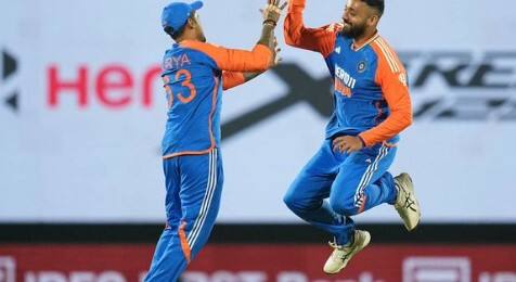 varun chakravarthy takes 5 wicket haul 2nd time in t20 international for india ind vs eng 3rd t20 2025  5 વિકેટ ઝડપી વરુણ ચક્રવર્તીએ રચ્યો ઈતિહાસ, બુમરાહ-શમી પણ T20I માં નથી કરી શક્યા આ કરિશ્મા 