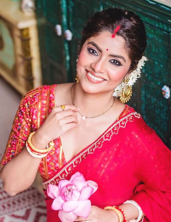 सायंतनी ने कहा था सोशल मीडिया पर लोगों ने काफी बेहूदा सवाल पूछे थे और ये काफी डरा देने वाला एक्सपीरियंस था. ये बिल्कुल भी स्वीकार नहीं किया जा सकता है.