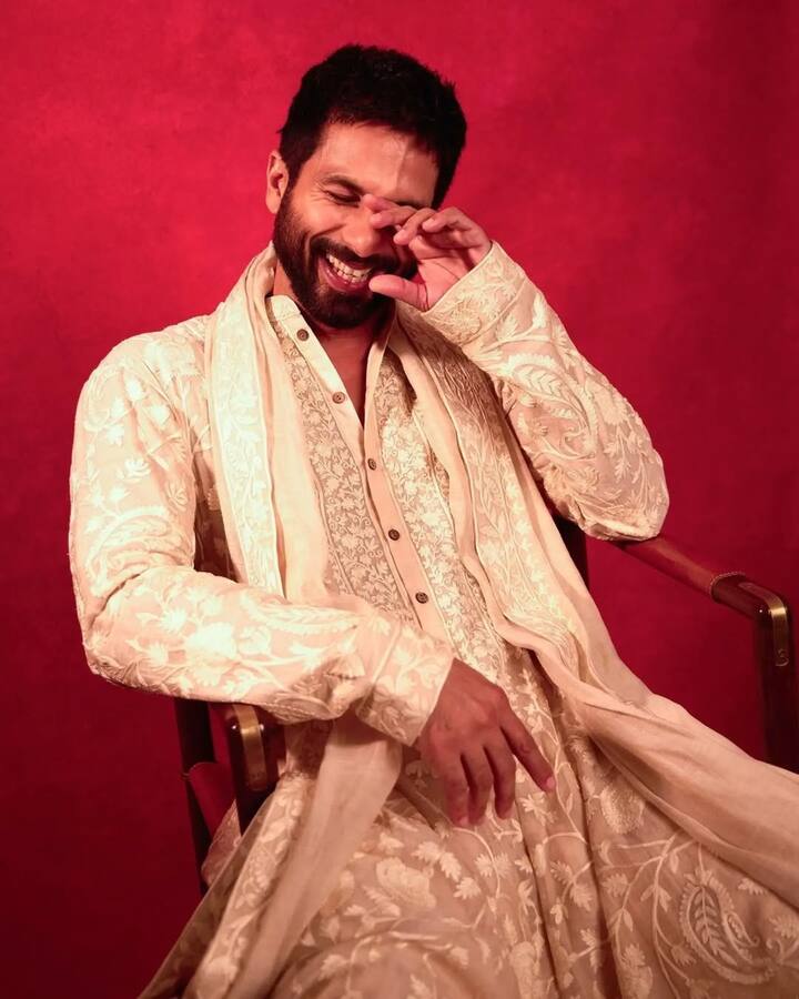 वर्कफ्रंट की बात करें तो शाहिद कपूर आखिरी बार फिल्म ‘तेरी बातों में ऐसा उलझा जिया’ में नजर आए थे. जिसमें कृति सेनन भी थी.