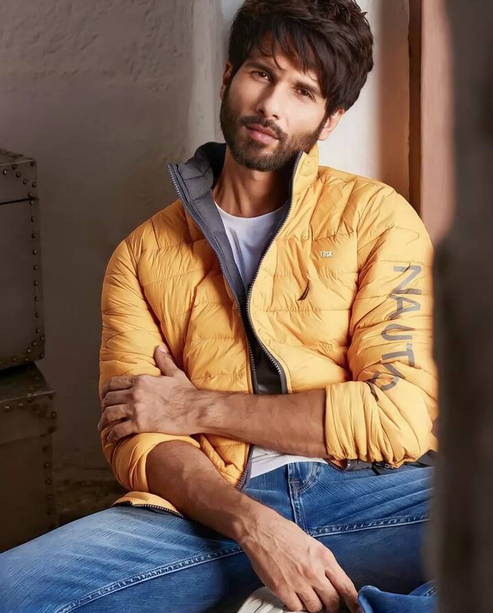 वहीं टाइम्स ऑफ इंडिया की रिपोर्ट के मुताबिक शाहिद कपूर आज अपनी मेहनत के दम पर 300 करोड़ रुपए की संपत्ति के मालिक बन चुके हैं.