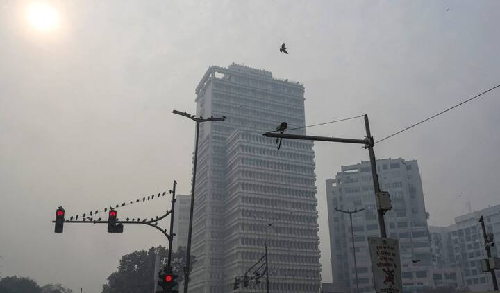 भारत मौसम विज्ञान विभाग (आईएमडी) के अनुसार दिल्ली में साफ आसमान और शुष्क उत्तर-पश्चिमी हवा के कारण अगले कुछ दिनों में अधिकतम और न्यूनतम तापमान बढ़ने की उम्मीद है. (फाइल फोटो)