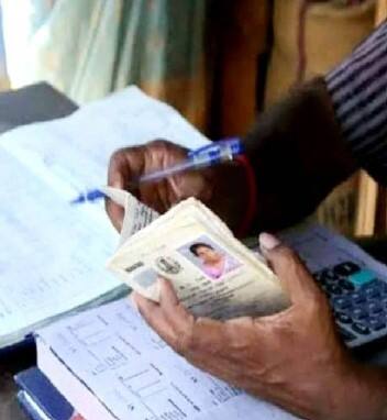 ਕਰੋੜਾਂ ਲੋਕ ਇਨ੍ਹਾਂ ਸਰਕਾਰੀ ਸਕੀਮਾਂ ਦਾ ਲਾਭ ਲੈ ਰਹੇ ਹਨ। ਭਾਰਤ ਵਿੱਚ ਬਹੁਤ ਸਾਰੇ ਲੋਕ ਅਜਿਹੇ ਹਨ ਜੋ ਅੱਜ ਵੀ ਦੋ ਵਕਤ ਦੀ ਰੋਟੀ ਦਾ ਇੰਤਜ਼ਾਮ ਕਰਨ ਤੋਂ ਅਸਮਰੱਥ ਹਨ। ਅਜਿਹੇ ਲੋਕਾਂ ਨੂੰ ਸਰਕਾਰ ਵੱਲੋਂ ਸਹਾਇਤਾ ਦਿੱਤੀ ਜਾਂਦੀ ਹੈ।