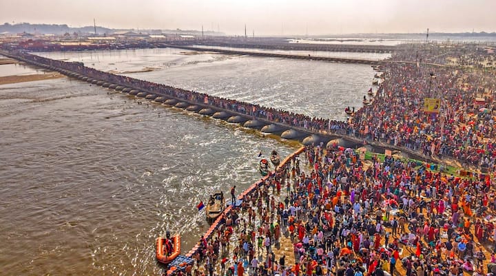 এরপর ১২ ফেব্রুয়ারিতে পড়েছে মাঘী পূর্ণিমা। এই দিনটাও পঞ্জিকা অনুযায়ী স্নানের জন্য অতি বিশেষ। এদিন লক্ষ লক্ষ মানুষ জড়ো হবেন মহাকুম্ভে, মনে করছে উত্তরপ্রদেশ সরকার।