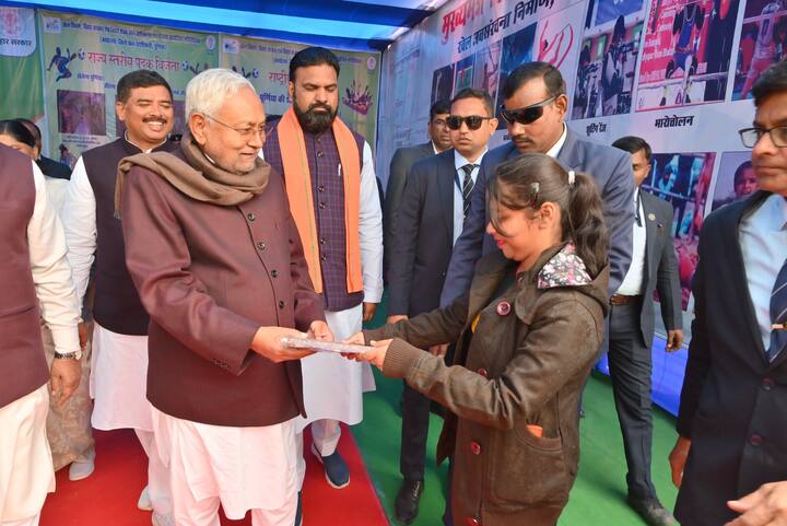 धमदाहा से पूर्णिया सड़क राज्य उच्च पथ-65 की फोरलेनिंग की जाएगी एवं पूर्णिया एयरपोर्ट से सीधे जोड़ा जाएगा.