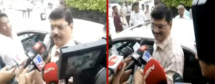 मंत्रिमंडळाची बैठकीनंतर धनंजय मुंडे यांनी मुख्यमंत्री देवेंद्र फडणवीस यांची भेटही घेतली.