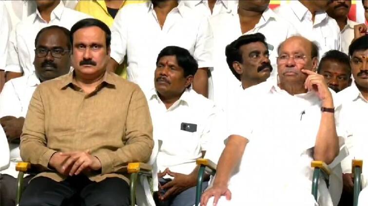 Ramadoss and Anbumani Ramadoss did not speak even once caused shock among the PMK members tnn Ramadoss Vs Anbumani: இறுக்கமான முகத்துடன் அன்புமணி... கண்டுகொள்ளாத ராமதாஸ்... மீண்டும் சண்டையா?
