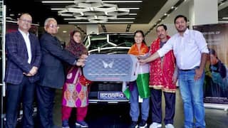 Sheetal Devi: आनंद महिंद्रा ने पूरा किया वादा, पैरा आर्चर शीतल देवी को गिफ्ट की कार, देखें तस्वीरें