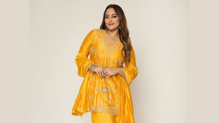 Sonakshi Sinha stunned in a V-neckline yellow kurta featuring intricate silver embroidery, styled with matching pants and a coordinating dupatta. A perfect pink to brighten up any festive occasion. (Image Source: Instagram/ aslisona)