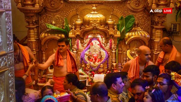 Siddhivinayak Temple News:  मुंबई के श्री सिद्धिविनायक मंदिर प्रशासन ने भक्तों के लिए ड्रेस कोड लागू किया है. जानिए किन कपड़ों में यहां एंट्री नहीं मिलेगी.
