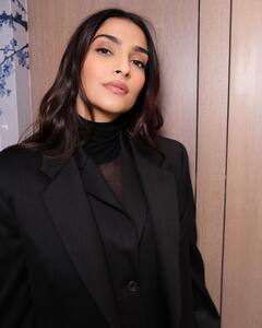 Sonam Kapoor : सोनम कपूरचा मनमोहक अंदाज; पिवळ्या ड्रेसमध्ये दिसतेय खास!