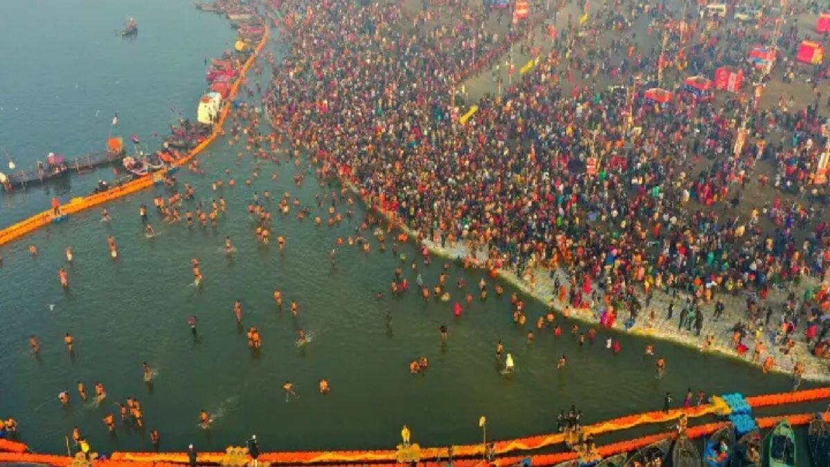 Maha Kumbh Mela-Nasa: விண்வெளியில் இருந்து மகா கும்பமேளா.! கிளிக் செய்த இஸ்ரோ, நாசா...