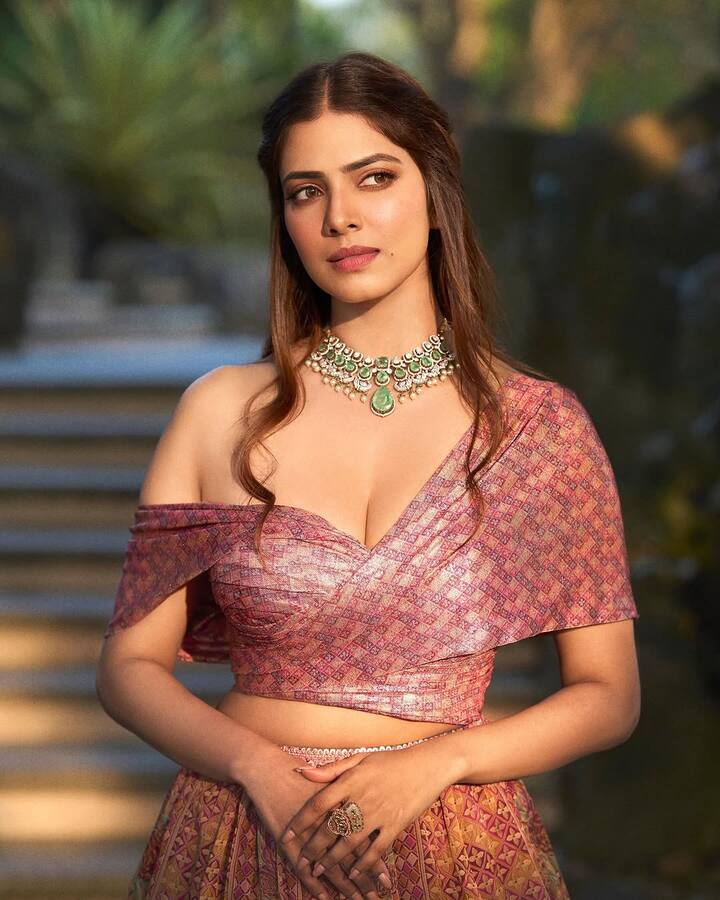 మారుతి దర్శకత్వంలో వస్తోన్న రాజాసాబ్ ఏప్రిల్ 10న సమ్మర్ కానుకగా రిలీజ్ కాబోతోంది. మరి తెలుగులో నేరుగా మాళవిక నటించిన ఫస్ట్ మూవీ తనకి ఎలాంటి రిజల్ట్ అందిస్తుందో చూడాలి