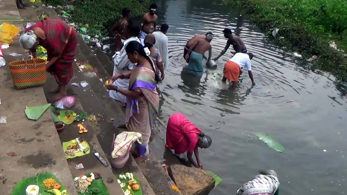 Thai amavasai 2025: தை அமாவாசை... தேனி மாவட்ட நீர் நிலைகளில் பொதுமக்கள் வழிபாடு