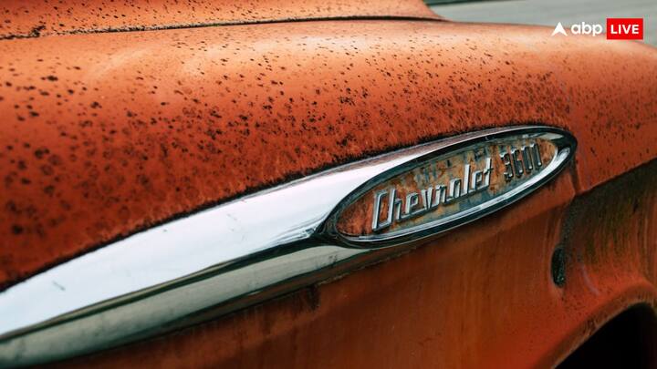 कारों में रंग के कारण दाम में कुछ अंतर देखने को मिलता है. कुछ महंगे और बड़े ब्रांड्स में ये अंतर बहुत ज्यादा भी हो सकता है.