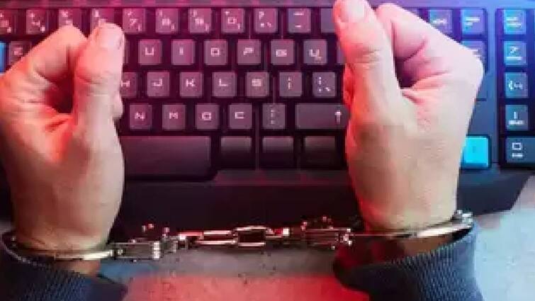 Digital detention two teens amog 3 held for cheating ex teacher of 5.47 crore rupees in Mumbai எச்சரிக்கை! டிஜிட்டல் கைது! ஆசிரியையிடம் ரூ.5.50 கோடி அபேஸ்! – மக்களே ஏமாறாதீங்க!