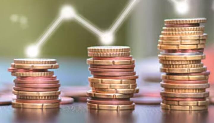 મ્યુચ્યુઅલ ફંડ SIP શેર માર્કેટમાં નાણાંનું રોકાણ કરે છે. આવી સ્થિતિમાં વળતરમાં પણ વધઘટ જોવા મળી શકે છે. પરંતુ, શેરોમાં સીધા રોકાણ કરતાં તે વધુ સુરક્ષિત છે. જો તમે સીધા જ શેરબજારમાં નાણાંનું રોકાણ કરો છો, તો તે વધુ જોખમી બની શકે છે કારણ કે તેના માટે ઘણાં સંશોધનની જરૂર છે.