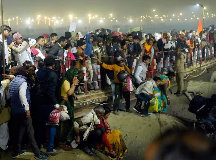 महाकुंभमेळ्यात पोहोचलेल्या अनेक भाविकांच्या कुटुंबातील सदस्य बेपत्ता झाले आणि अनेक लोक जखमी झाले, ज्यांना रुग्णालयात नेण्यात आलं आहे.