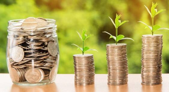 હાલના સમયમાં લોકો પૈસાનું રોકાણ કરવા માટે જાગૃત બન્યા છે. મ્યુચ્યુલ ફંડમાં રોકાણ વધ્યું છે. રોકાણ કરવા માટે SIP સૌથી બેસ્ટ છે. પરંતુ એસઆઈપીમાં રોકાણ કરતા પહેલા તમારે કેટલીક બાબતોનું ખાસ ધ્યાન રાખવું જોઈએ. જે તમને લાંબા ગાળે ફાયદાકારક થશે.