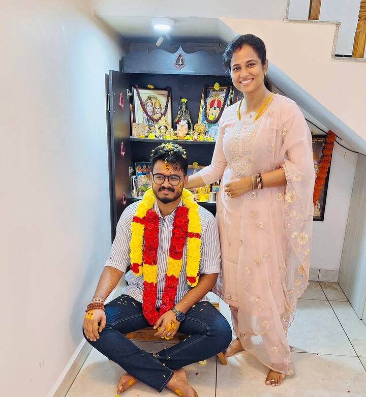 வெள்ளித்திரையுல உச்சம் தொட வில்லை என்றாலும், சின்ன்னத்திரை மூலம் மொத்த ரசிகர்களின் கவனத்தையும் கவர்ந்தார். அதாவது இவர் சின்னத்திரையில் கலந்து கொண்ட குக் வித் கோமாளி மற்றும் பிக்பாஸ் நிகழ்ச்சி இரண்டுக்கும் மிகப்பெரிய ரசிகர்கள் கூட்டம் உள்ளது.